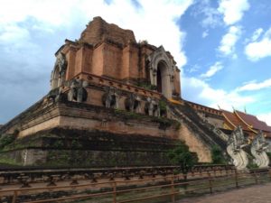 ①ワット・チェディルアン(Wat Chedi Luang)